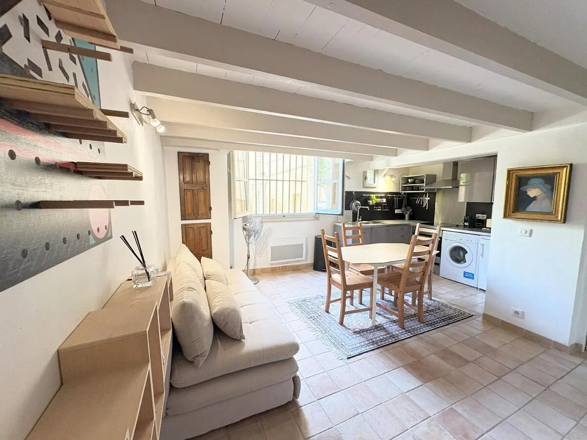 Apartment Appartement Aixois De Caractere Place Des 4 Dauphins Aix-en-Provence