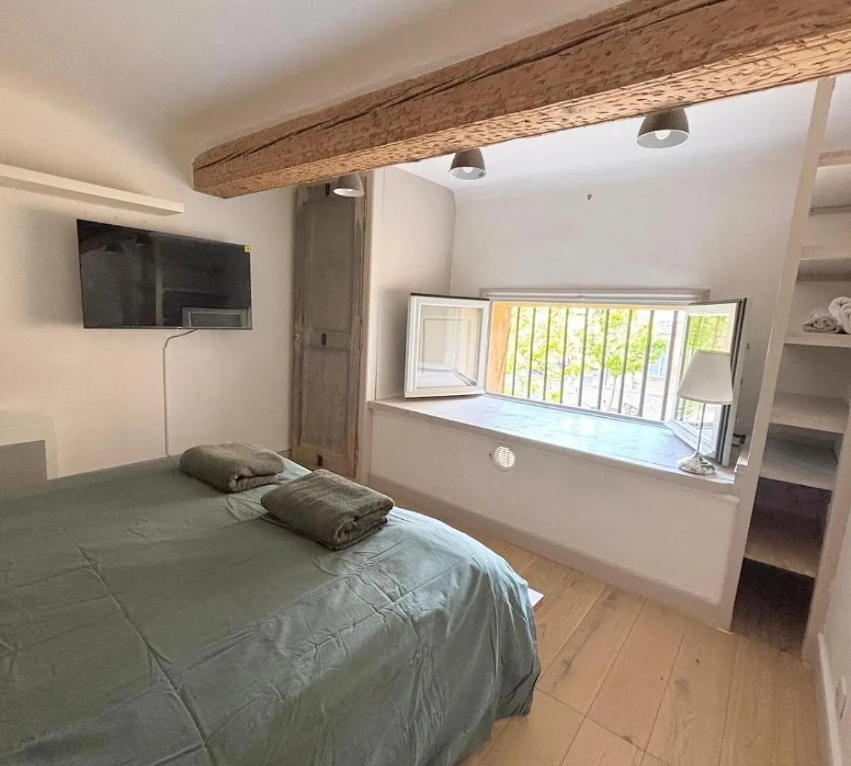 Appartement Aixois De Caractere Place Des 4 Dauphins Aix-en-Provence Apartment