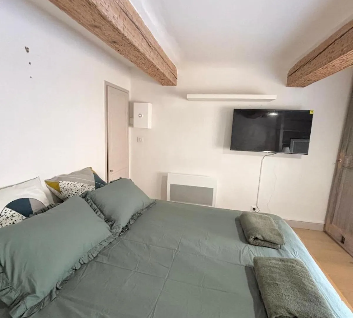 Apartment Appartement Aixois De Caractere Place Des 4 Dauphins Aix-en-Provence France